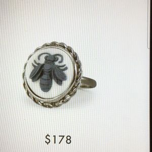 Vintouch Black bee cameo ring